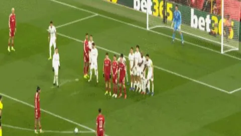 文班末末节25分7板9助逆风翻盘，马刺逆袭勇士17分逆转压力