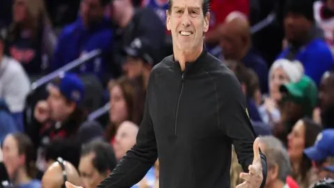 “李怡婧与罗徐敏马来西亚羽毛球公开赛晋级半决赛”